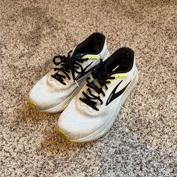 Brooks Other - Ghost Max Brooks White and Black Sneakers with Athletic Appeal